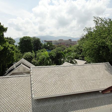 The Red Hibicus Guest House Chiang Mai Buitenkant foto
