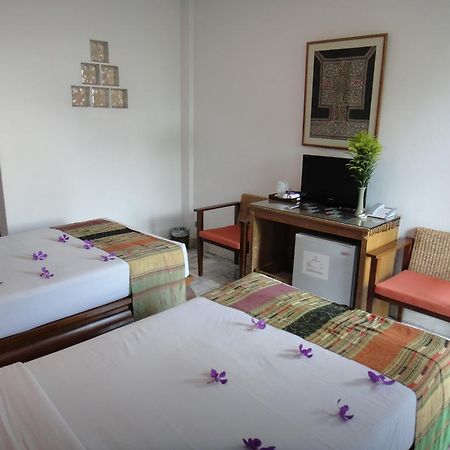 The Red Hibicus Guest House Chiang Mai Buitenkant foto