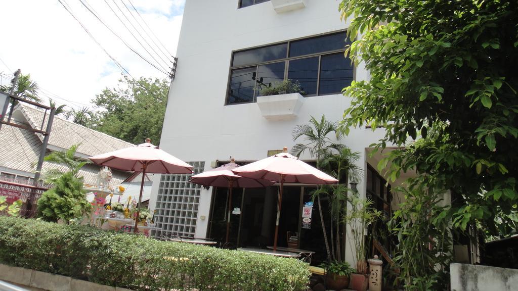 The Red Hibicus Guest House Chiang Mai Buitenkant foto