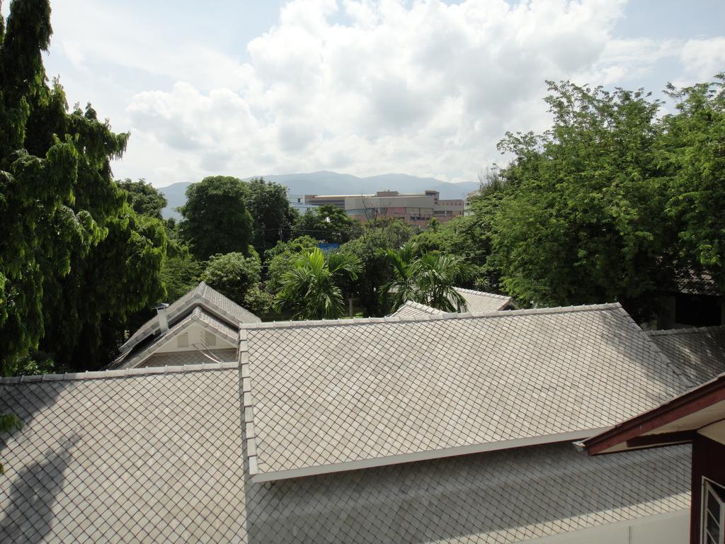 The Red Hibicus Guest House Chiang Mai Buitenkant foto