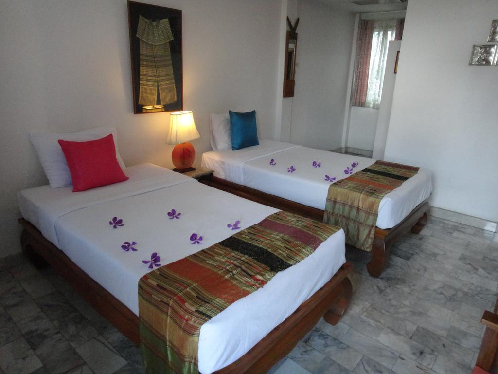 The Red Hibicus Guest House Chiang Mai Buitenkant foto