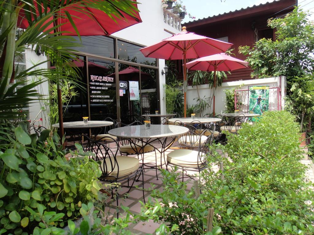The Red Hibicus Guest House Chiang Mai Buitenkant foto