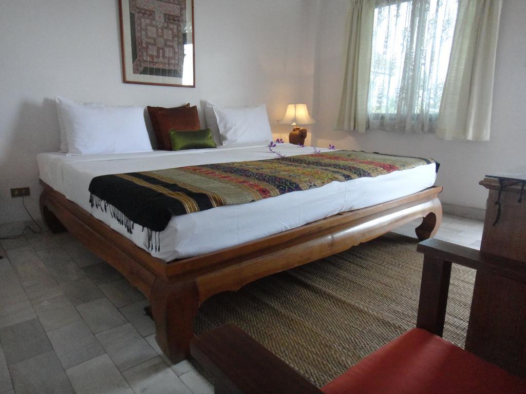 The Red Hibicus Guest House Chiang Mai Buitenkant foto