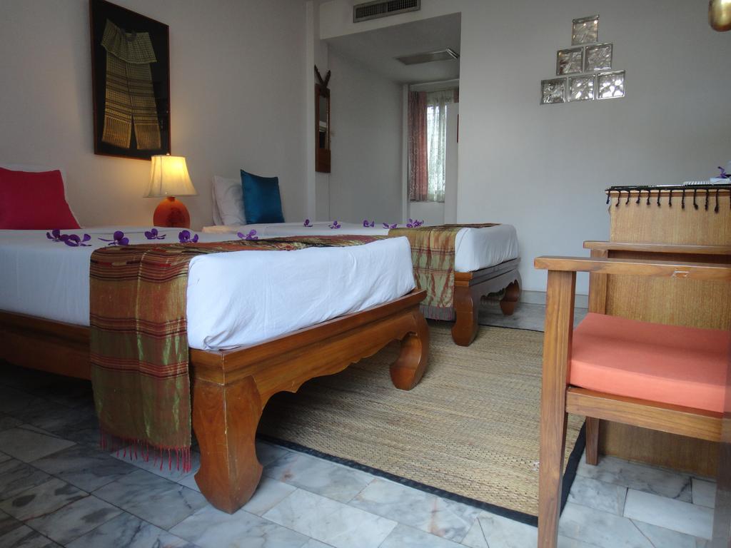 The Red Hibicus Guest House Chiang Mai Buitenkant foto
