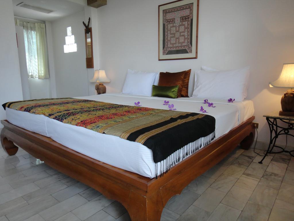 The Red Hibicus Guest House Chiang Mai Buitenkant foto
